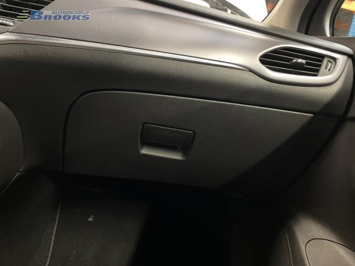 Begagnade Handskfack Opel Astra K Sports Tourer 1.6 CDTI 110 16V Pris € 35,00 Marginaltabell erbjuds av Autobedrijf Brooks