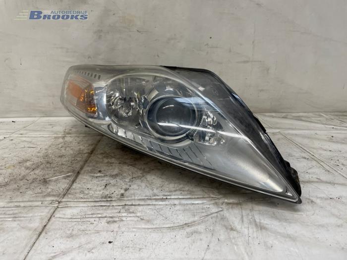 Używane Reflektor prawy Ford Mondeo IV Wagon 1.6 TDCi 16V Cena € 175,00 Procedura marży oferowane przez Autobedrijf Brooks