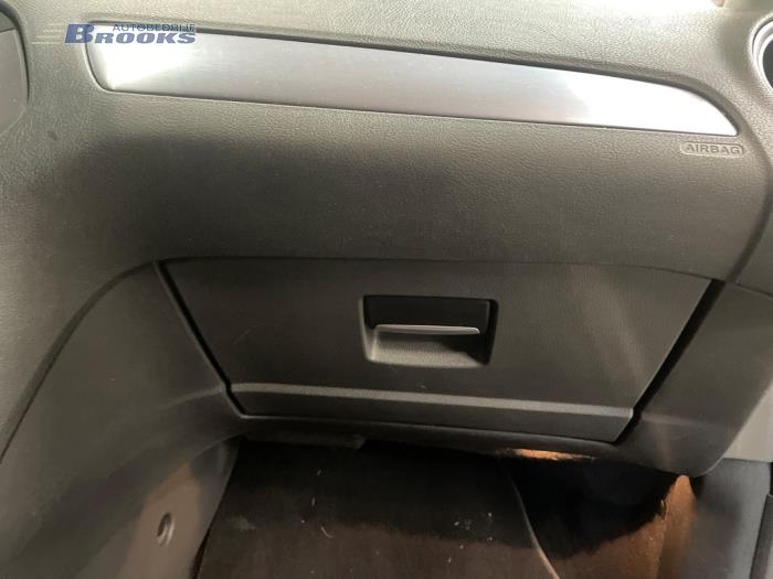 Begagnade Handskfack Ford Mondeo IV Wagon 1.6 TDCi 16V Pris € 25,00 Marginaltabell erbjuds av Autobedrijf Brooks