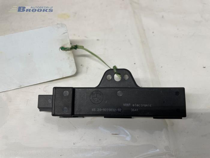Używane Keyless Entry-Antena BMW 7 serie (F01/02/03/04) 740d 24V Cena € 10,00 Procedura marży oferowane przez Autobedrijf Brooks