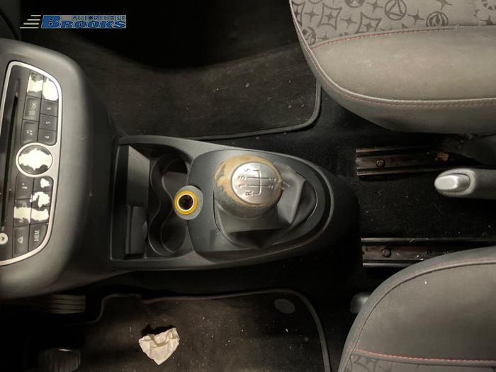 Gebrauchte Schaltung Renault Twingo II (CN) 1.2 16V Preis € 50,00 Margenregelung angeboten von Autobedrijf Brooks