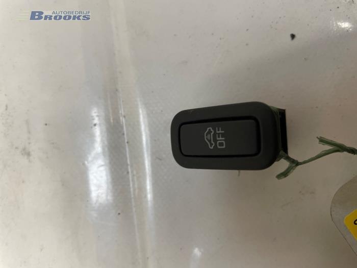 Używane Przelacznik Volkswagen Golf VII (AUA) 1.4 GTE 16V Cena € 5,00 Procedura marży oferowane przez Autobedrijf Brooks