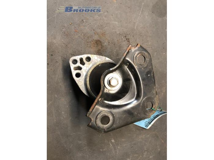 Usagé Support moteur Ford Fiesta 5 (JD/JH) 1.4 TDCi Prix € 25,00 Règlement à la marge proposé par Autobedrijf Brooks