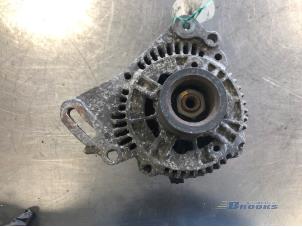 Dynamo van een Volkswagen Polo III Classic (6KV2) 1.6i 75 1996