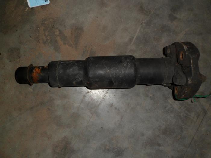 Usagé Arbre intermédiaire BMW 3 serie Touring (E46/3) 320d 16V Prix € 25,00 Règlement à la marge proposé par Autobedrijf Brooks