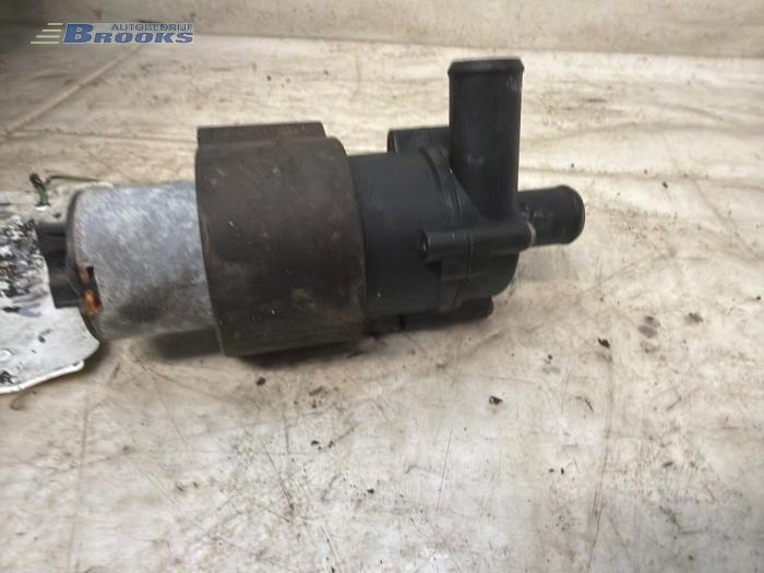 Begagnade Extra vattenpump Mercedes SLK (R170) 2.0 200 K 16V Pris € 20,00 Marginaltabell erbjuds av Autobedrijf Brooks