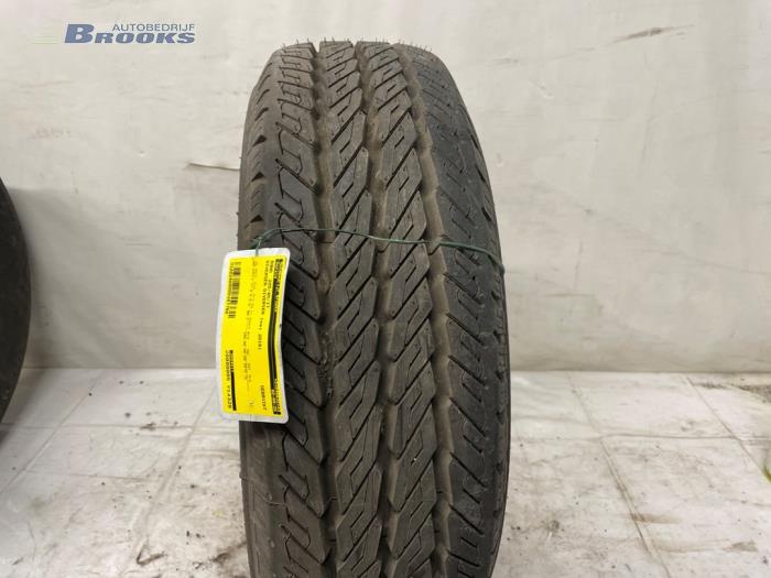 Używane Opona Cena € 60,00 Procedura marży oferowane przez Autobedrijf Brooks