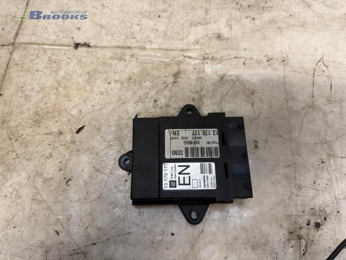 Używane Modul centralnego zamka Opel Vectra C GTS 2.2 DIG 16V Cena € 15,00 Procedura marży oferowane przez Autobedrijf Brooks