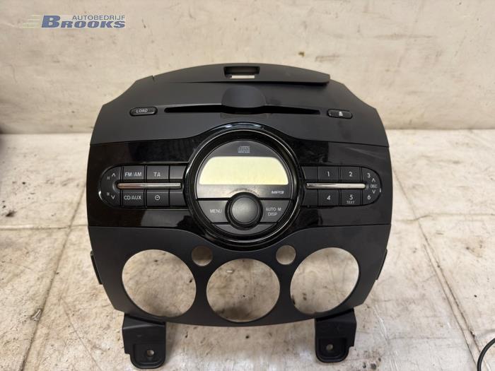 Używane Radioodtwarzacz CD Mazda 2 (DE) 1.6 MZ-CD 16V Cena € 40,00 Procedura marży oferowane przez Autobedrijf Brooks
