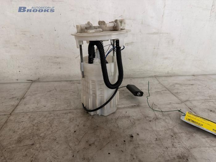 Usagé Pompe à carburant Opel Vivaro 1.9 DI Prix € 30,00 Règlement à la marge proposé par Autobedrijf Brooks