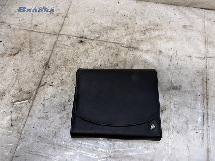 Używane Instrukcja BMW 3 serie (E90) 318i 16V Cena € 25,00 Procedura marży oferowane przez Autobedrijf Brooks