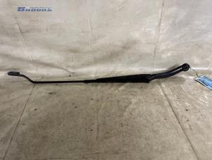 Used Front wiper arm Peugeot 307 (3A/C/D) 2.0 HDi 90 Price € 10,00 Margin scheme offered by Autobedrijf Brooks