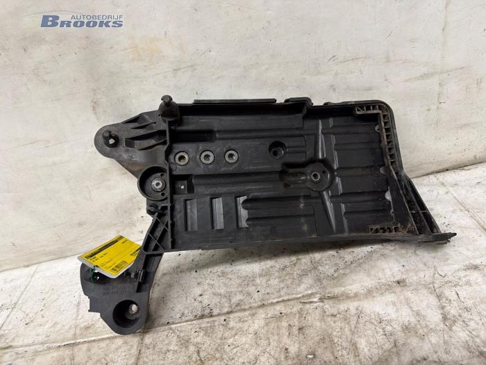 Begagnade Batterilåda Volkswagen Golf VII (AUA) e-Golf Pris € 10,00 Marginaltabell erbjuds av Autobedrijf Brooks