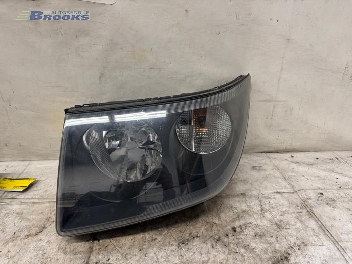 Używane Reflektor prawy Volkswagen Crafter 2.0 BiTDI Cena € 60,00 Procedura marży oferowane przez Autobedrijf Brooks
