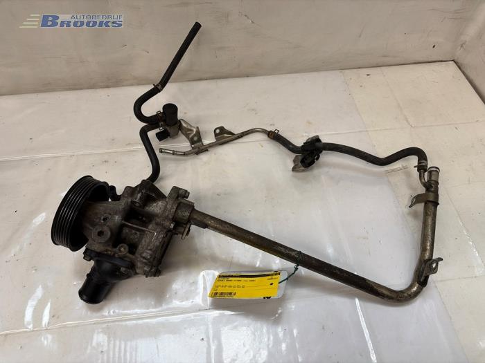 Begagnade Vattenpump Suzuki Grand Vitara II (JT) 2.4 16V Pris € 25,00 Marginaltabell erbjuds av Autobedrijf Brooks