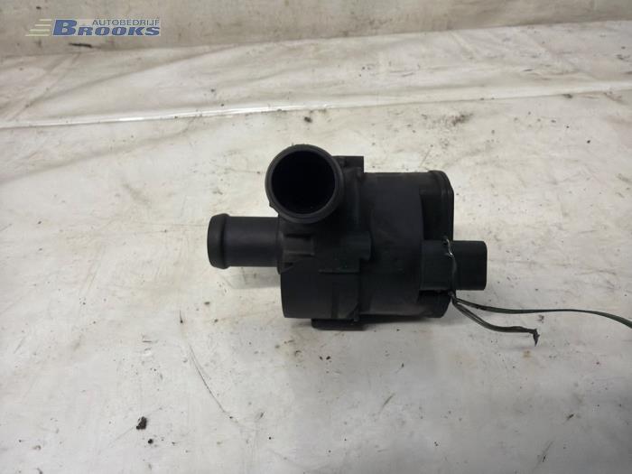 Begagnade Extra vattenpump Volkswagen Passat Variant (3G5) 1.6 TDI 16V Pris € 15,00 Marginaltabell erbjuds av Autobedrijf Brooks