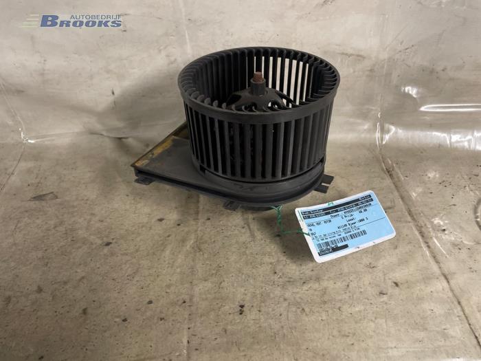 Motor de ventilador de calefactor de un Volkswagen Golf IV (1J1) 1.9 TDI 1998