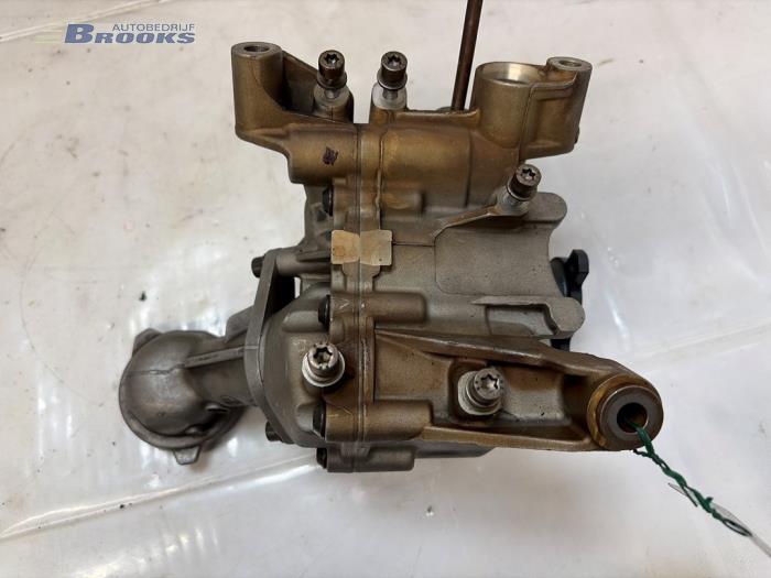 Gebrauchte Ölpumpe BMW 7 serie (F01/02/03/04) 750i,Li,LiS V8 32V Preis € 120,00 Margenregelung angeboten von Autobedrijf Brooks