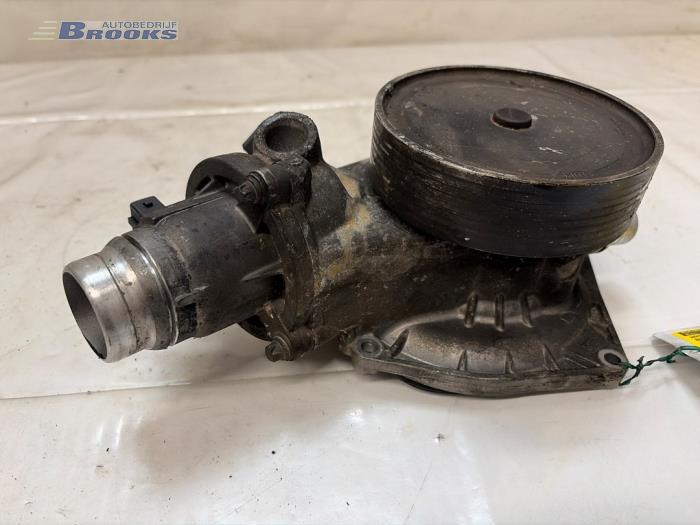 Usagé Pompe à eau BMW 7 serie (F01/02/03/04) 750i,Li,LiS V8 32V Prix € 70,00 Règlement à la marge proposé par Autobedrijf Brooks