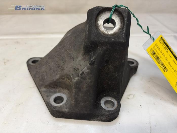 Used Engine mount BMW 7 serie (F01/02/03/04) 750i,Li,LiS V8 32V Price € 35,00 Margin scheme offered by Autobedrijf Brooks