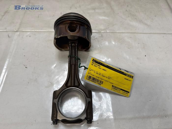 Usados Biela Volkswagen Golf V (1K1) 2.0 GTI 16V Precio € 30,00 Norma de margen ofrecido por Autobedrijf Brooks