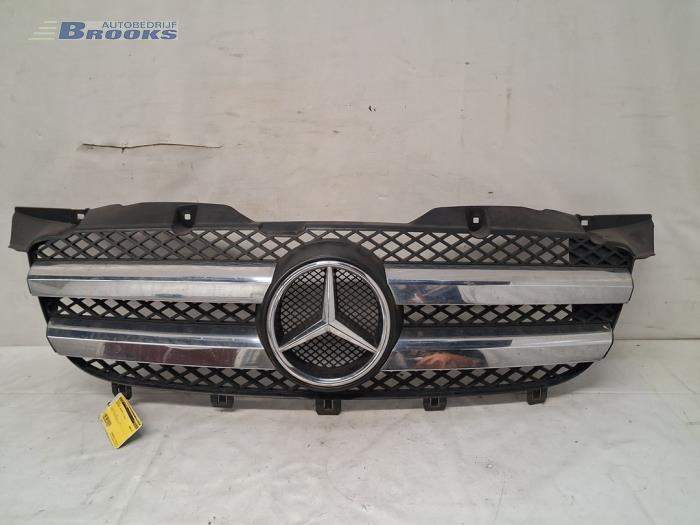 Używane Grill Mercedes Sprinter 3t (906.61) 213 CDI 16V Cena € 30,00 Procedura marży oferowane przez Autobedrijf Brooks