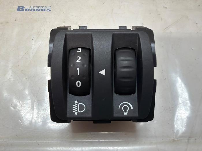 Używane Przelacznik reflektora LHV Renault Megane III Grandtour (KZ) 1.2 16V TCE 130 Cena € 10,00 Procedura marży oferowane przez Autobedrijf Brooks