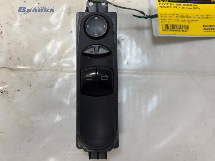 Usados Interruptor de ventanilla eléctrica Mercedes Sprinter 3t (906.61) 213 CDI 16V Precio € 20,00 Norma de margen ofrecido por Autobedrijf Brooks