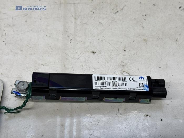 Używane Antena Jeep Compass II (MP) 1.4 Multi Air2 16V Cena € 40,00 Procedura marży oferowane przez Autobedrijf Brooks