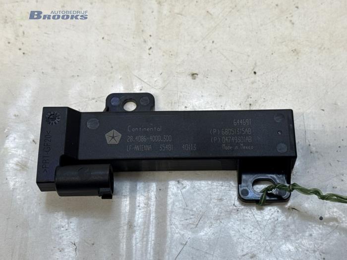 Używane Antena Jeep Compass II (MP) 1.4 Multi Air2 16V Cena € 15,00 Procedura marży oferowane przez Autobedrijf Brooks