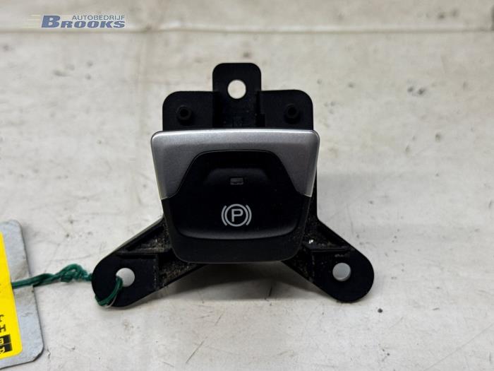 Używane Przelacznik hamulca postojowego Jeep Compass II (MP) 1.4 Multi Air2 16V Cena € 25,00 Procedura marży oferowane przez Autobedrijf Brooks