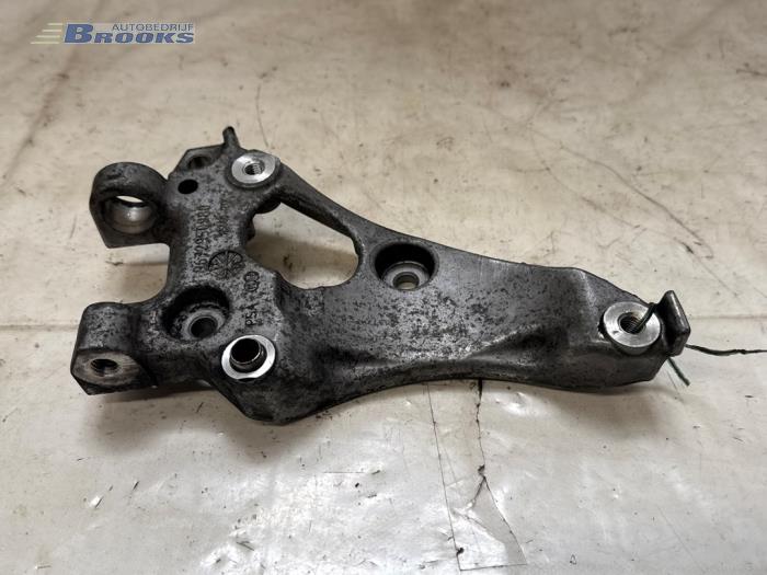 Usagé Support dynamo haut Peugeot 308 SW (L4/L9/LC/LJ/LR) 1.6 BlueHDi 120 Prix € 20,00 Règlement à la marge proposé par Autobedrijf Brooks