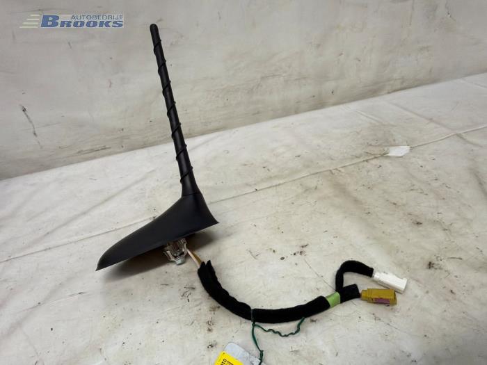 Używane Antena GPS Jeep Compass II (MP) 1.4 Multi Air2 16V Cena € 95,00 Procedura marży oferowane przez Autobedrijf Brooks