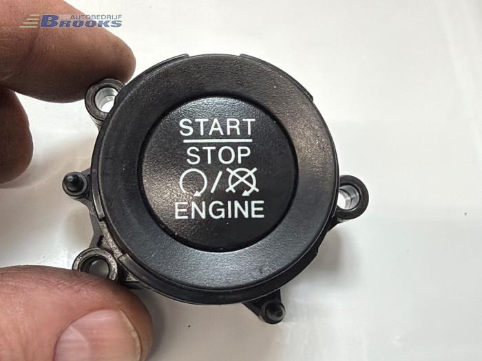 Używane Przelacznik Start/Stop Jeep Compass II (MP) 1.4 Multi Air2 16V Cena € 20,00 Procedura marży oferowane przez Autobedrijf Brooks