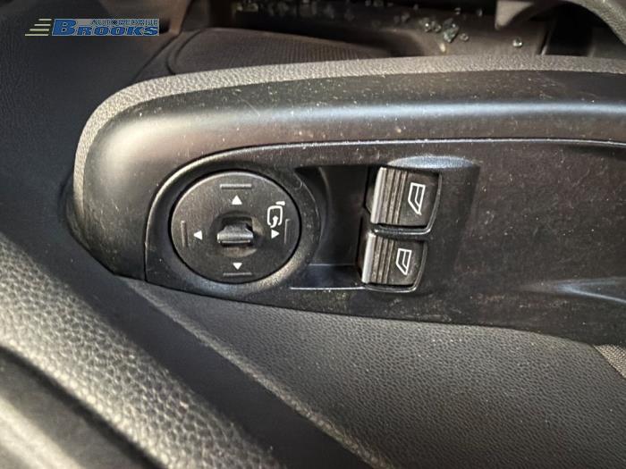 Usados Interruptor de ventanilla eléctrica Ford Fiesta 6 ST 1.6 ST 16V Precio € 15,00 Norma de margen ofrecido por Autobedrijf Brooks
