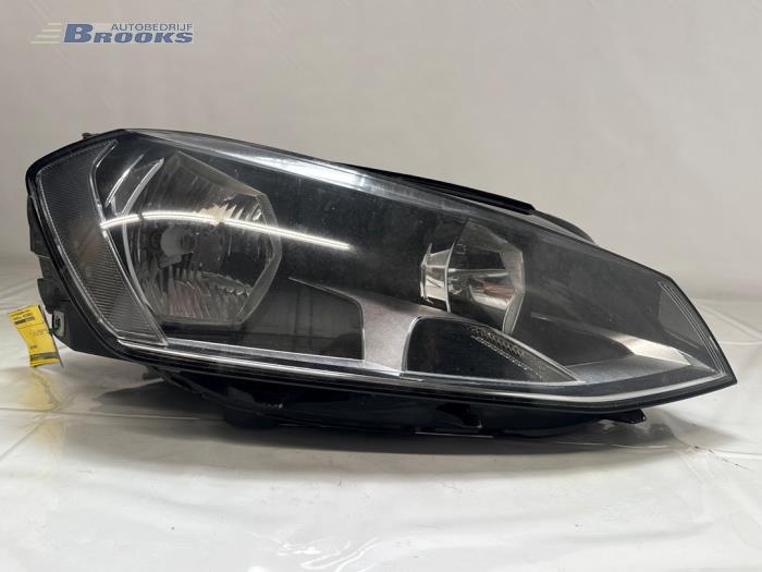 Używane Reflektor prawy Volkswagen Golf VII (AUA) 2.0 GTI 16V Performance Package Cena € 150,00 Procedura marży oferowane przez Autobedrijf Brooks