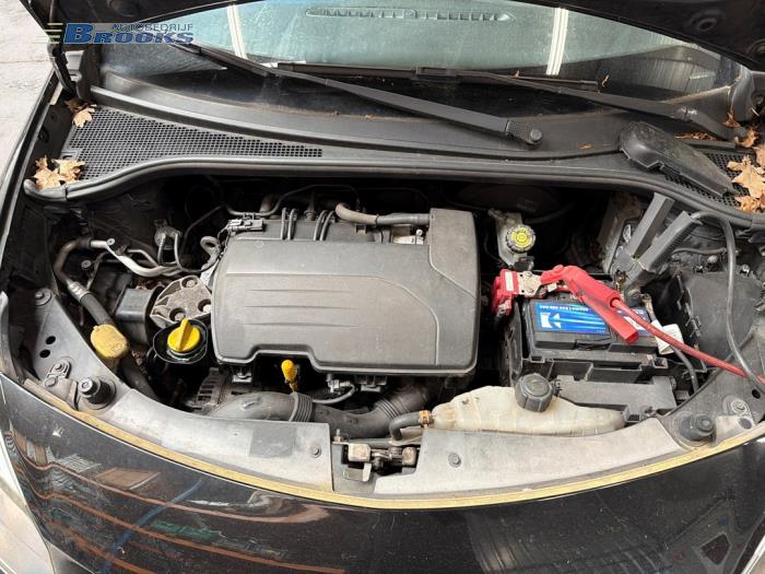Begagnade Luftfilterhus Renault Clio III (BR/CR) 1.2 16V 75 Pris € 15,00 Marginaltabell erbjuds av Autobedrijf Brooks