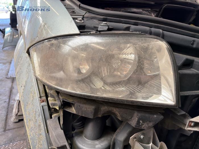 Używane Reflektor prawy Audi A2 (8Z0) 1.4 16V Cena € 50,00 Procedura marży oferowane przez Autobedrijf Brooks