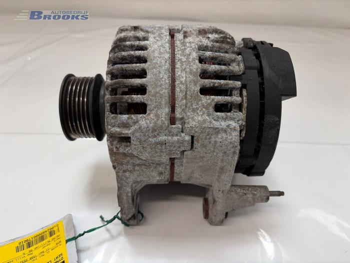 Begagnade Dynamo Seat Leon (1M1) 1.6 16V Pris € 20,00 Marginaltabell erbjuds av Autobedrijf Brooks