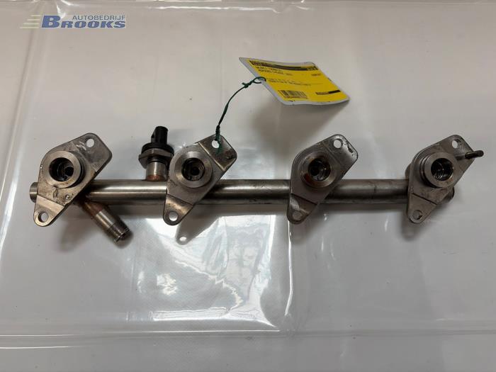 Gebrauchte Einspritzdüse (Einspritzer) Mercedes C (W205) C-200 2.0 CGI 16V Preis € 25,00 Margenregelung angeboten von Autobedrijf Brooks