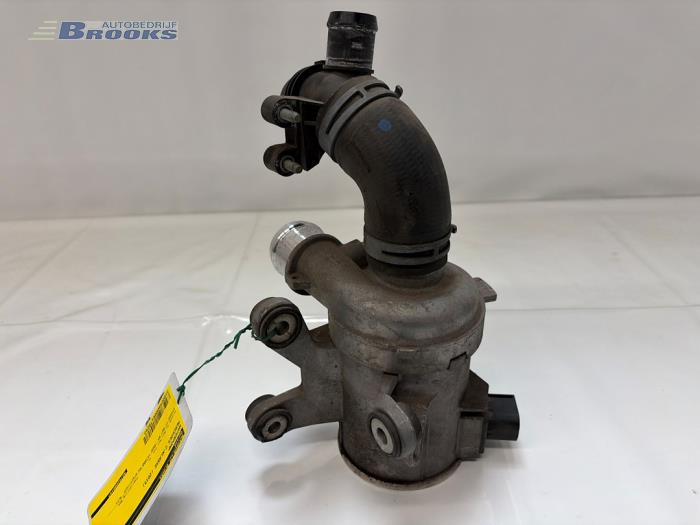 Begagnade Vattenpump Mercedes C (W205) C-200 2.0 CGI 16V Pris € 95,00 Marginaltabell erbjuds av Autobedrijf Brooks