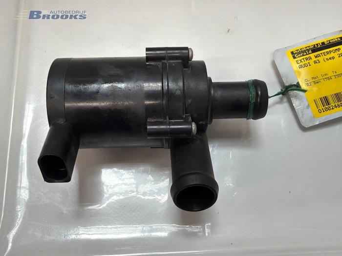Begagnade Extra vattenpump Audi A3 (8P1) 1.8 16V TFSI Pris € 15,00 Marginaltabell erbjuds av Autobedrijf Brooks