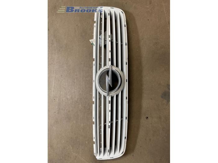 Używane Grill Opel Omega Cena € 10,00 Procedura marży oferowane przez Autobedrijf Brooks