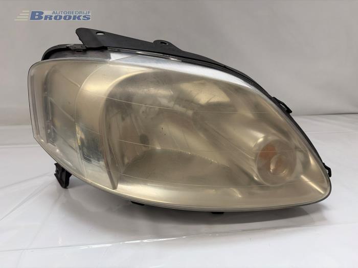 Używane Reflektor prawy Volkswagen Fox (5Z) 1.2 Cena € 25,00 Procedura marży oferowane przez Autobedrijf Brooks