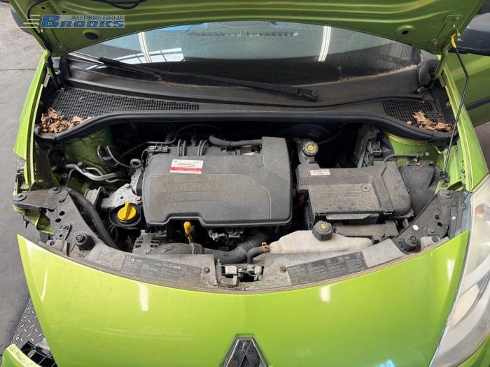 Begagnade Luftfilterhus Renault Clio III (BR/CR) 1.2 16V 75 Pris € 15,00 Marginaltabell erbjuds av Autobedrijf Brooks
