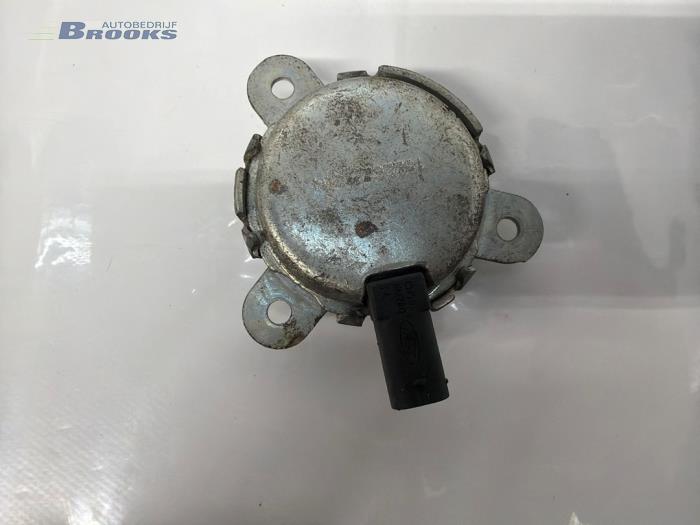 Begagnade Kamaxelsensor Ford Focus 3 Wagon 1.0 Ti-VCT EcoBoost 12V 125 Pris € 15,00 Marginaltabell erbjuds av Autobedrijf Brooks