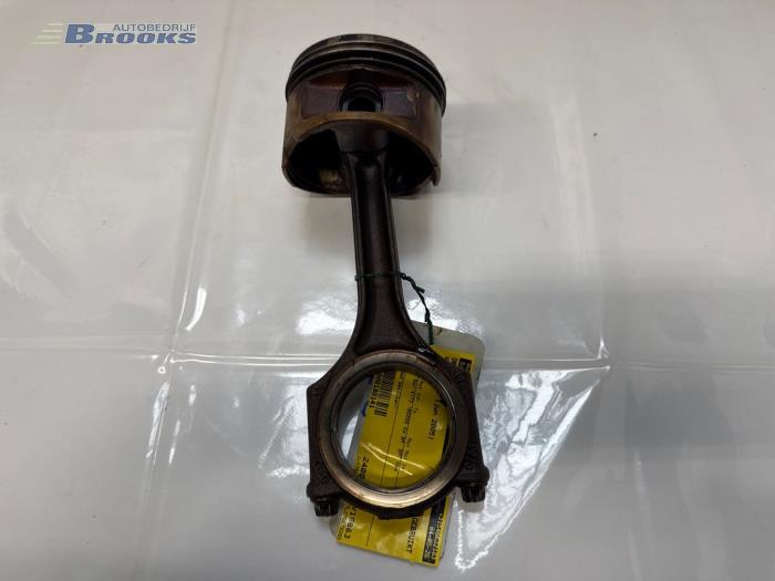 Gebrauchte Pleuelstange Volkswagen Touareg (7LA/7L6) 4.2 V8 40V Preis € 90,00 Margenregelung angeboten von Autobedrijf Brooks