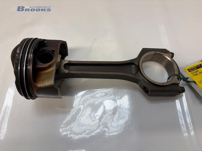 Gebrauchte Kolben Ford Focus 3 Wagon 1.0 Ti-VCT EcoBoost 12V 125 Preis € 100,00 Margenregelung angeboten von Autobedrijf Brooks