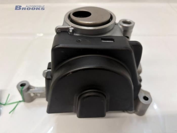 Używane Pompa oleju Ford Focus 3 Wagon 1.0 Ti-VCT EcoBoost 12V 125 Cena € 40,00 Procedura marży oferowane przez Autobedrijf Brooks