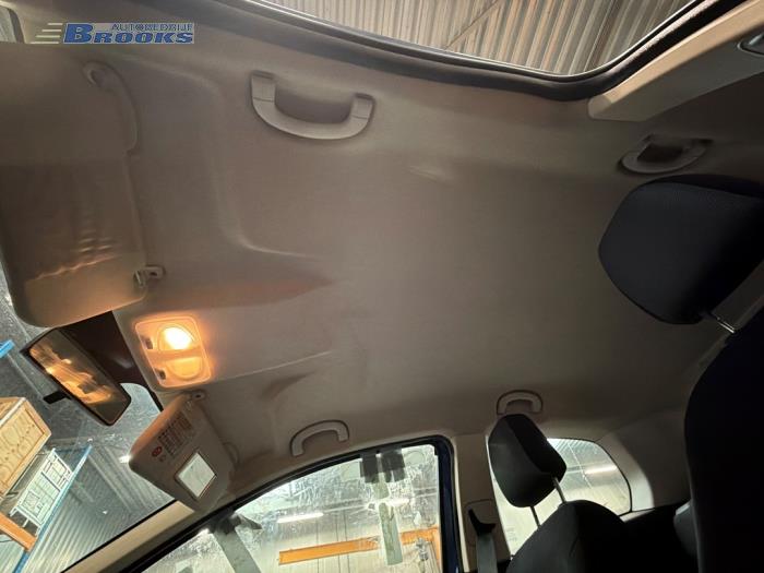 Używane Podsufitka Fiat Grande Punto (199) 1.2 Cena € 70,00 Procedura marży oferowane przez Autobedrijf Brooks
